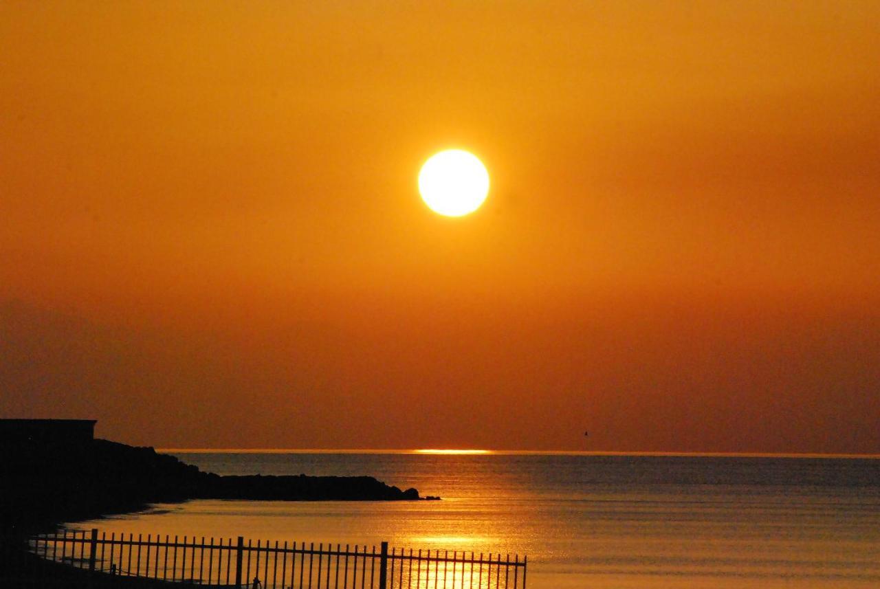 Tramonto Sul Mare - Sea Suite Savona Dış mekan fotoğraf