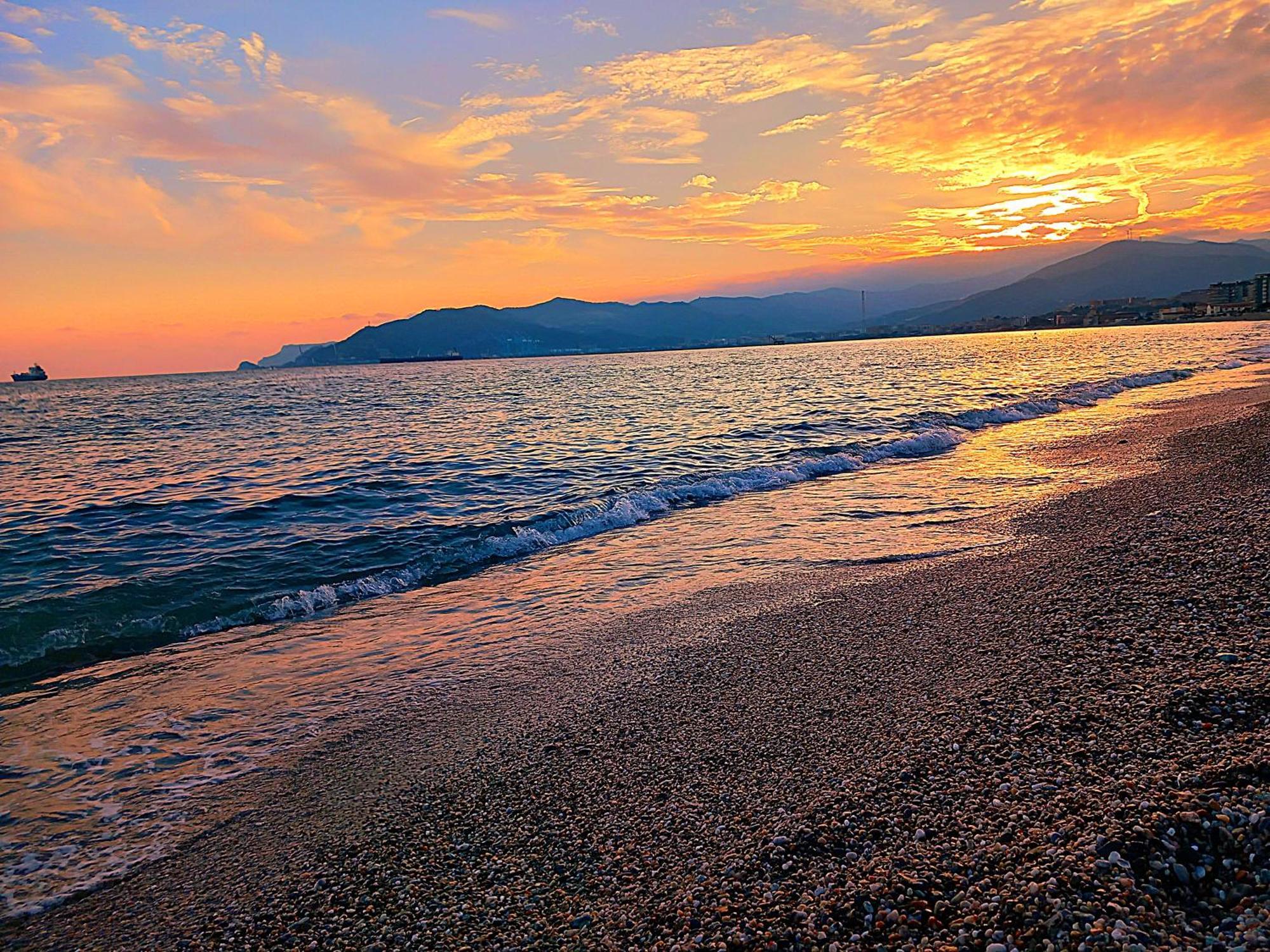 Tramonto Sul Mare - Sea Suite Savona Dış mekan fotoğraf