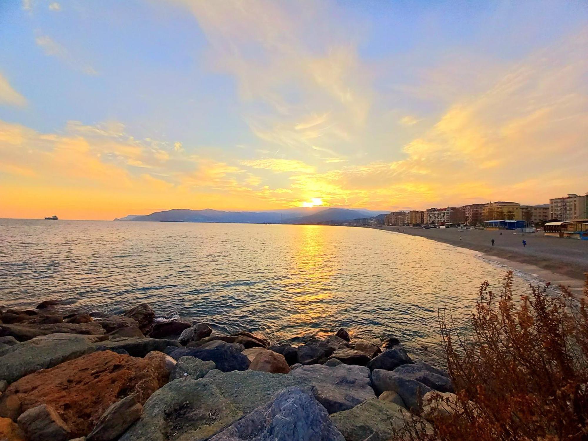 Tramonto Sul Mare - Sea Suite Savona Dış mekan fotoğraf